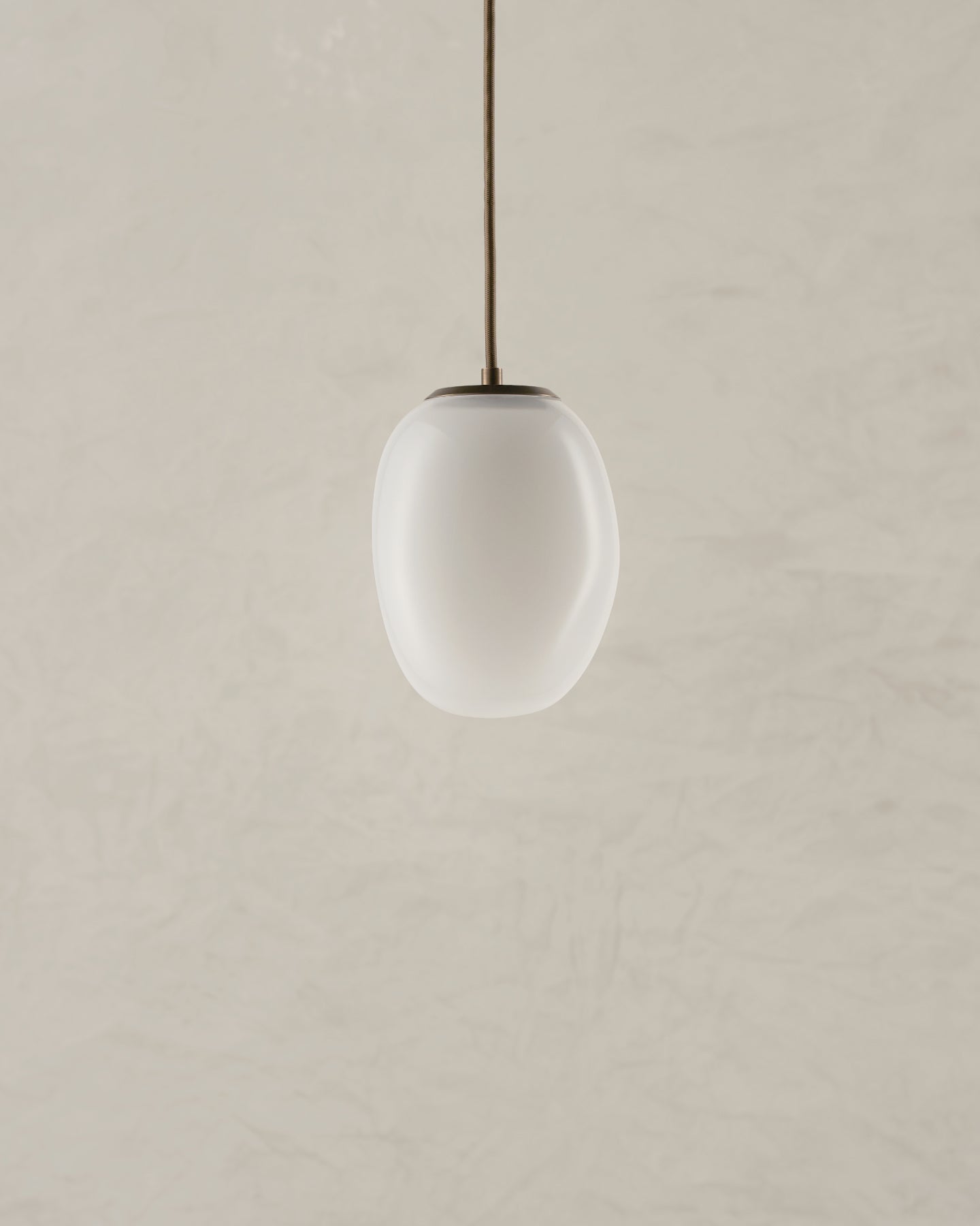 Lacuna_Oval_Pendant_Sm_Opaline